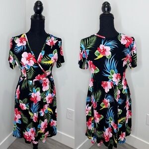 Cathy Black Floral V-Neck Babydoll Dress (M)